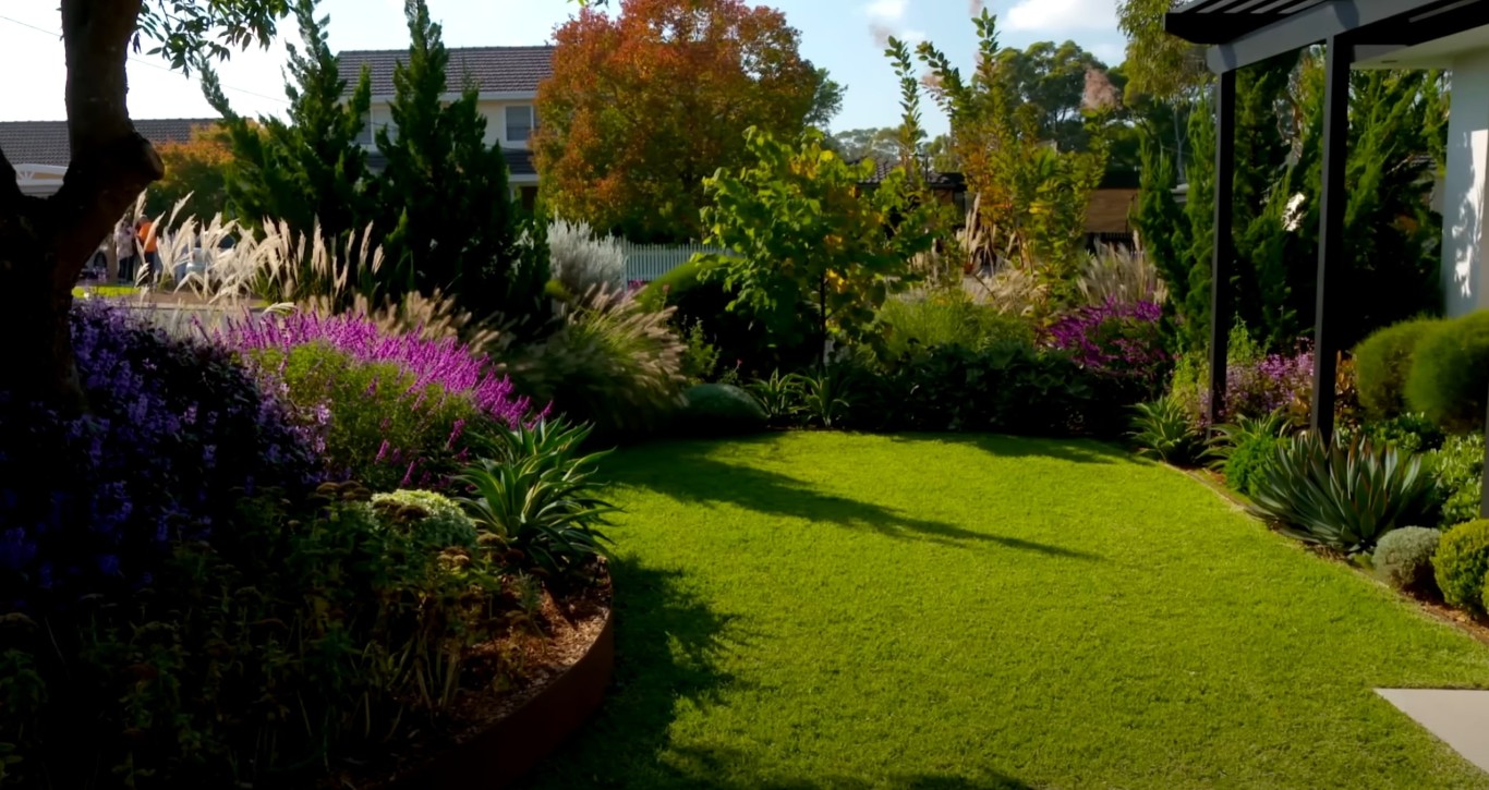 Mulching & Bed Maintenance service in Pico Rivera, CA
